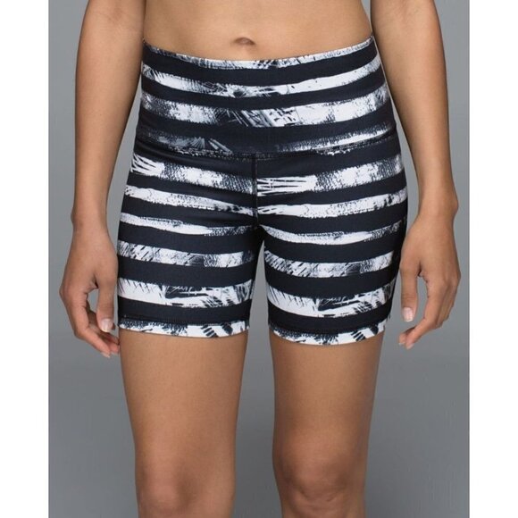 Lululemon Groove Short II Roll Down Shady Palms Black & White Athletic Shorts 4 - Picture 1 of 5